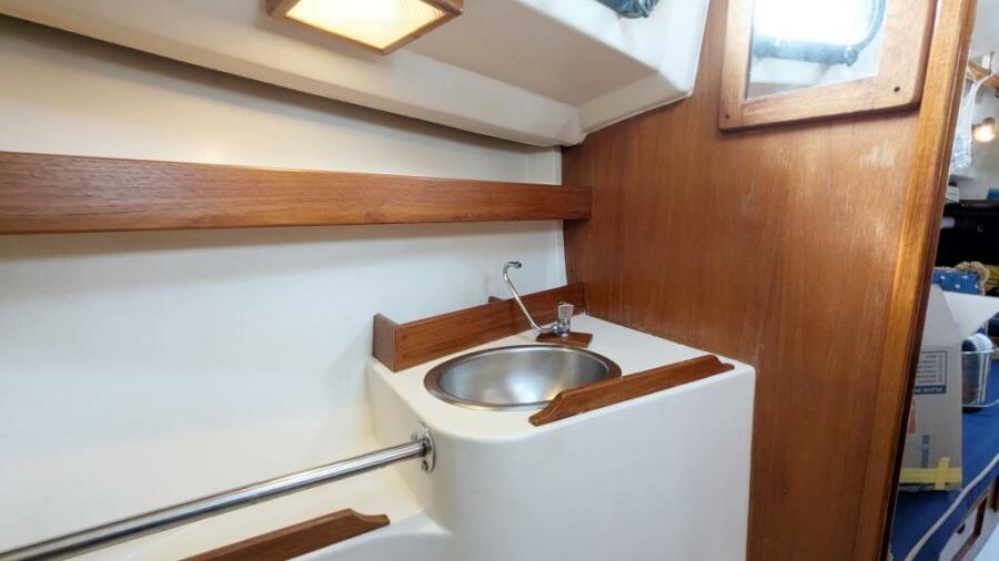 1984 Cape Dory 25D