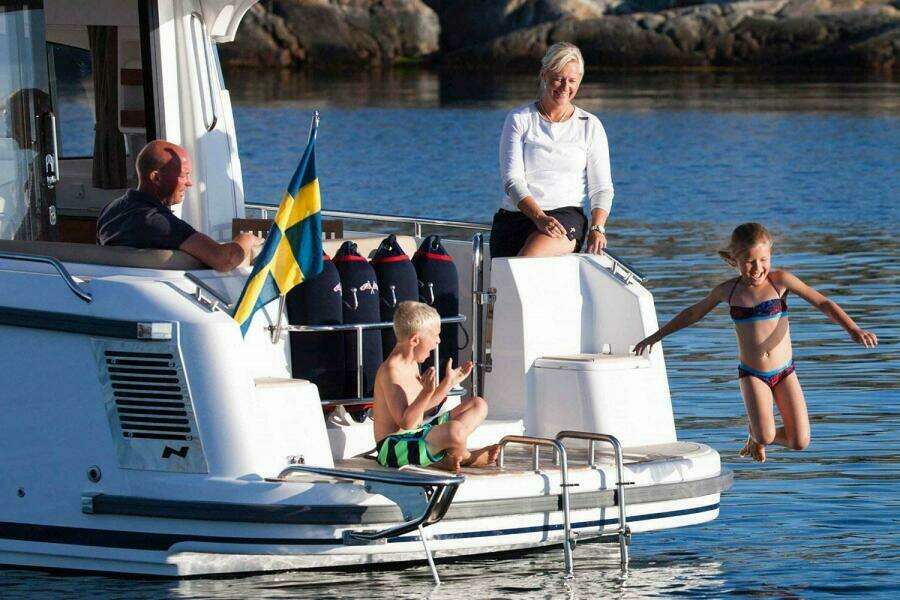 33ft Nimbus Yacht For Sale