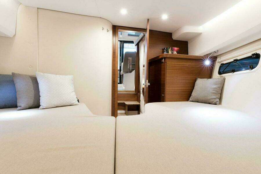33ft Nimbus Yacht For Sale