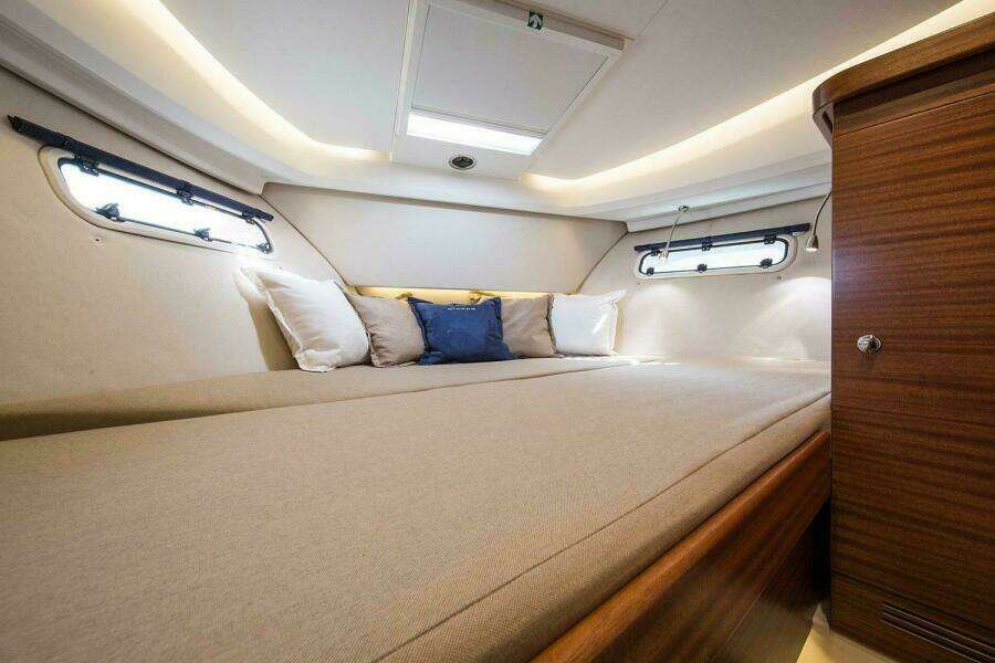 33ft Nimbus Yacht For Sale