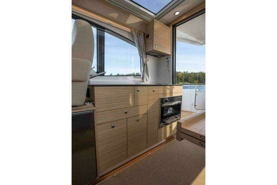 37ft Nimbus Yacht For Sale
