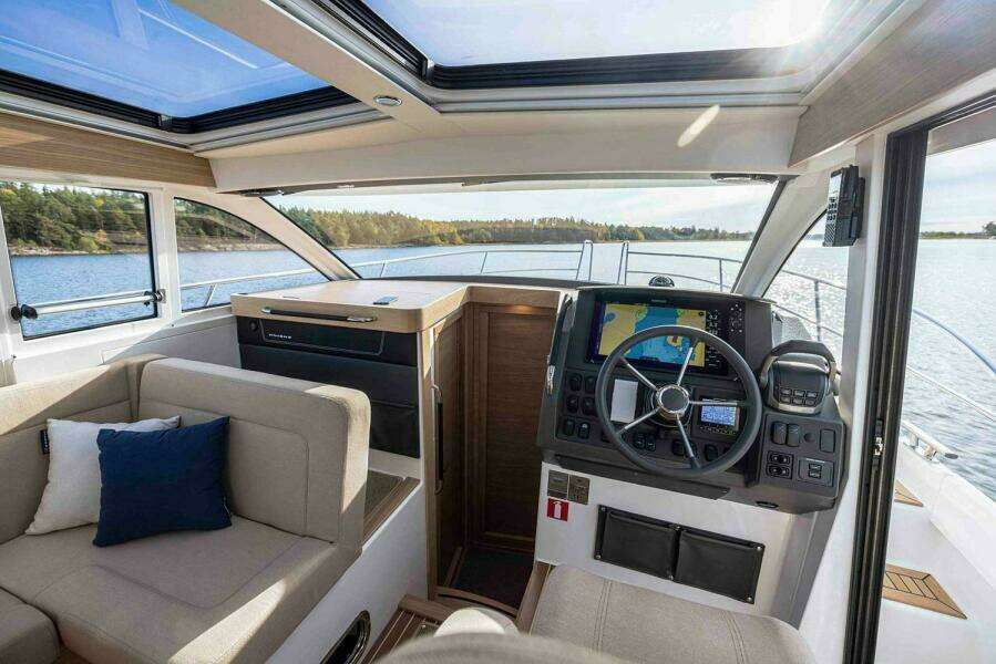 37ft Nimbus Yacht For Sale