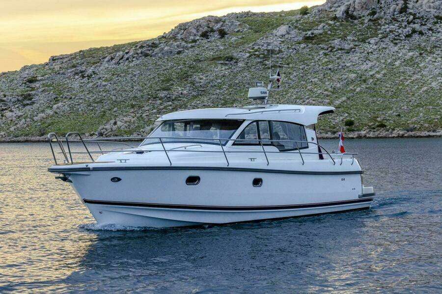 37ft Nimbus Yacht For Sale