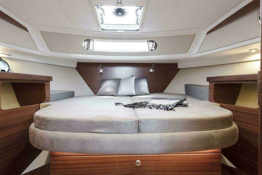 37ft Nimbus Yacht For Sale