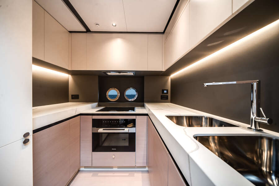 80ft Azimut Yacht For Sale
