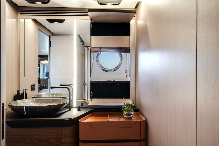 80ft Azimut Yacht For Sale
