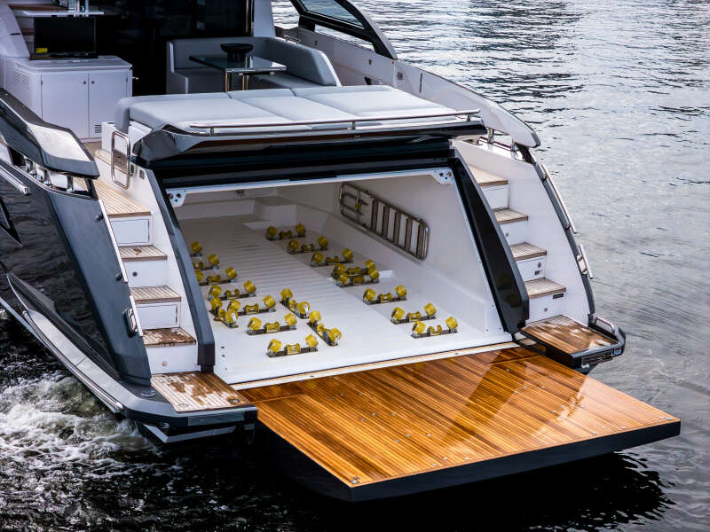 80ft Azimut Yacht For Sale