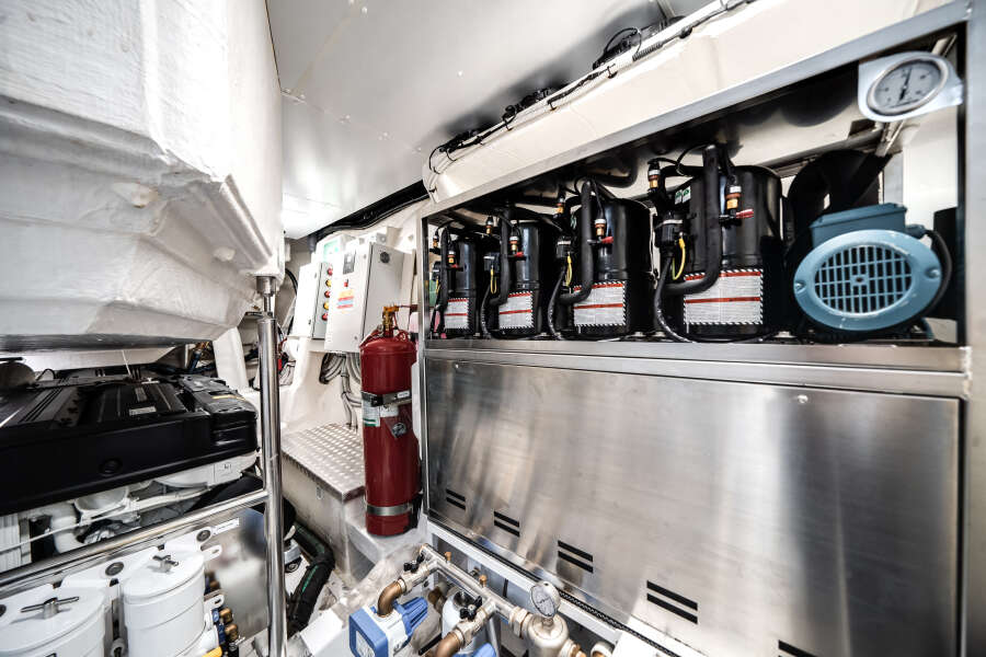 80ft Azimut Yacht For Sale