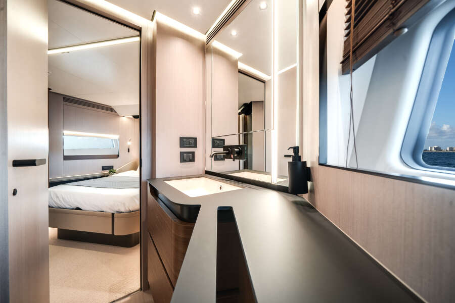 80ft Azimut Yacht For Sale
