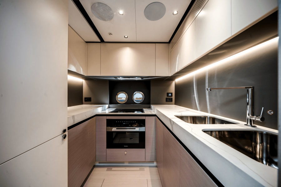 80ft Azimut Yacht For Sale