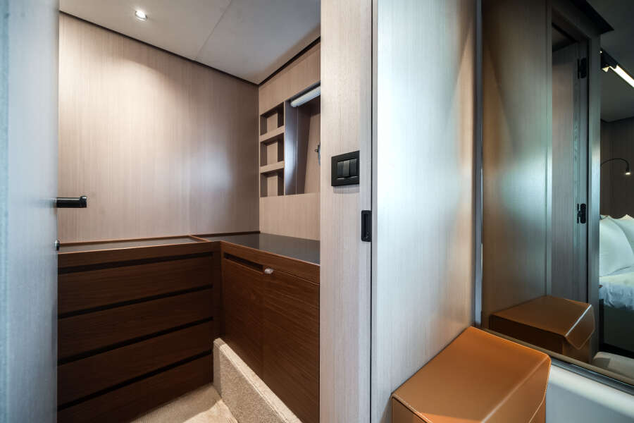 80ft Azimut Yacht For Sale