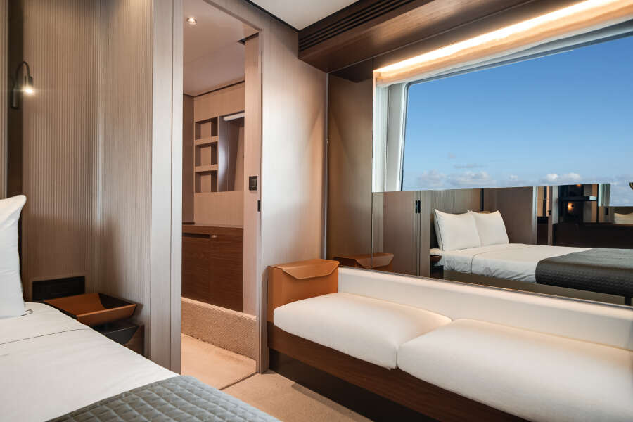 80ft Azimut Yacht For Sale