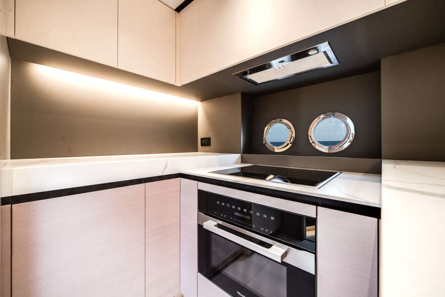 80ft Azimut Yacht For Sale