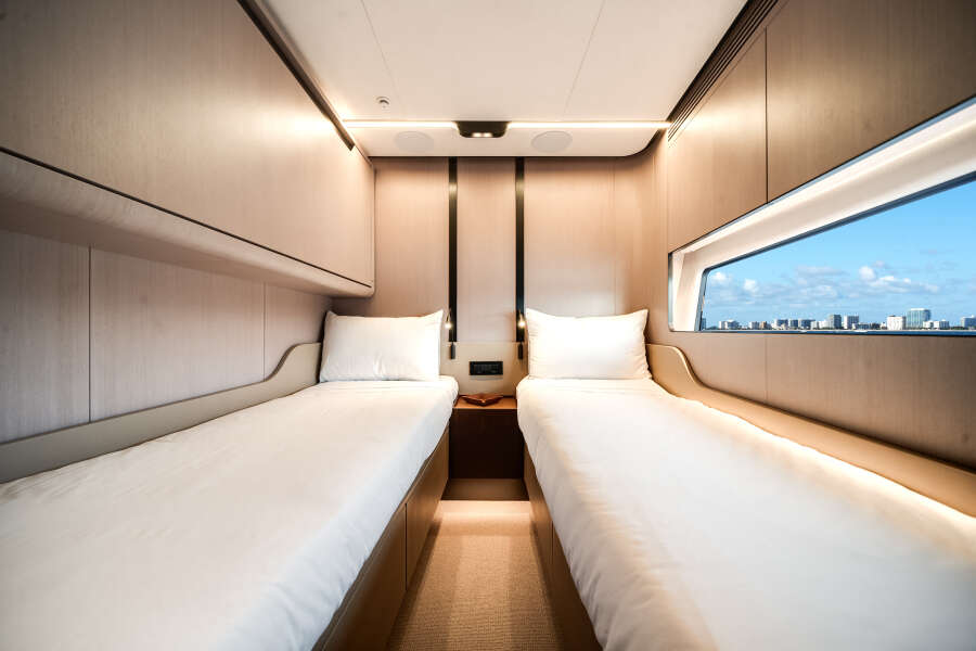 80ft Azimut Yacht For Sale