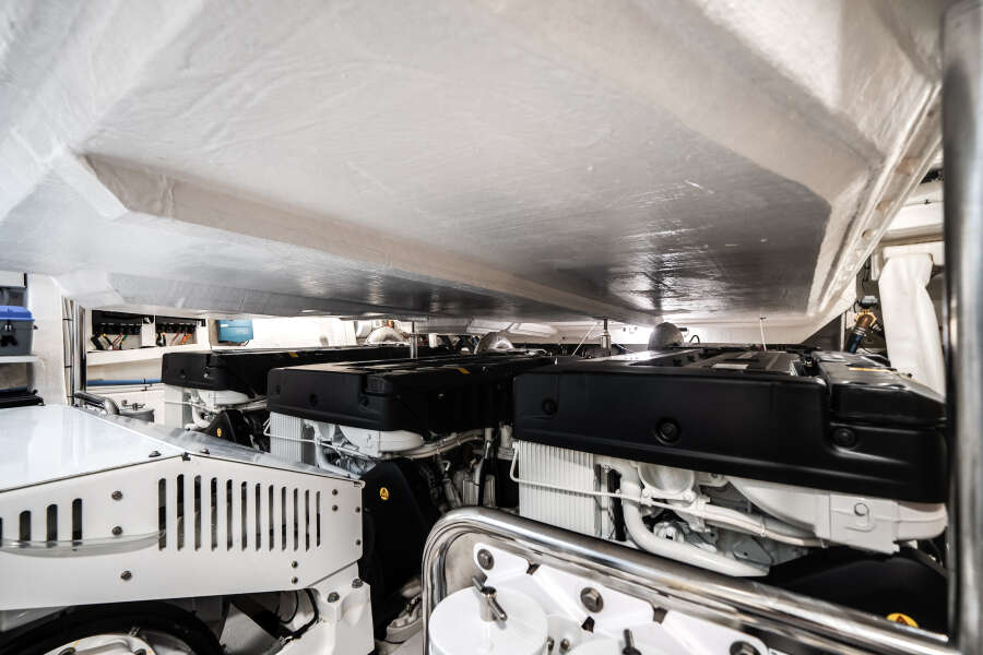 80ft Azimut Yacht For Sale