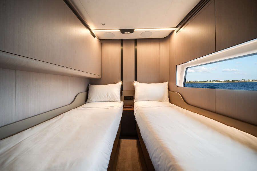 80ft Azimut Yacht For Sale
