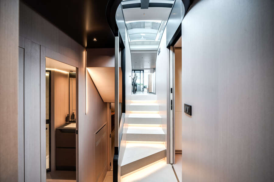 80ft Azimut Yacht For Sale