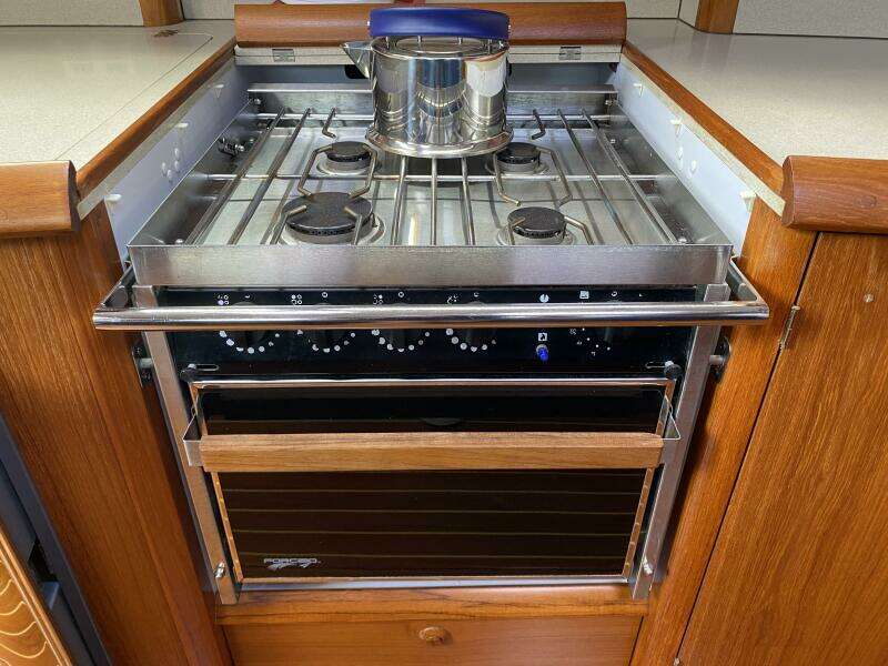 Free Spirit 45ft Jeanneau Yacht For Sale