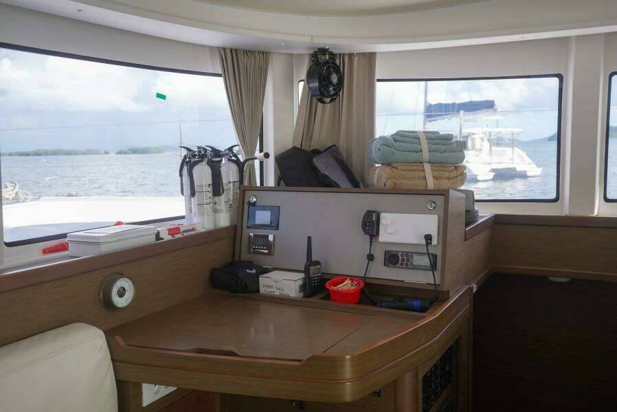 APRES SAIL 42ft Lagoon Yacht For Sale