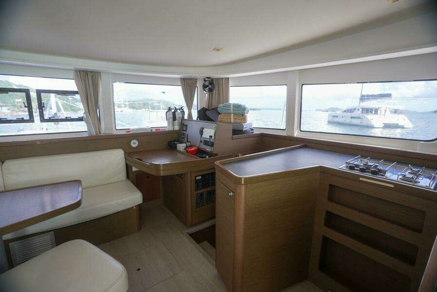 APRES SAIL 42ft Lagoon Yacht For Sale