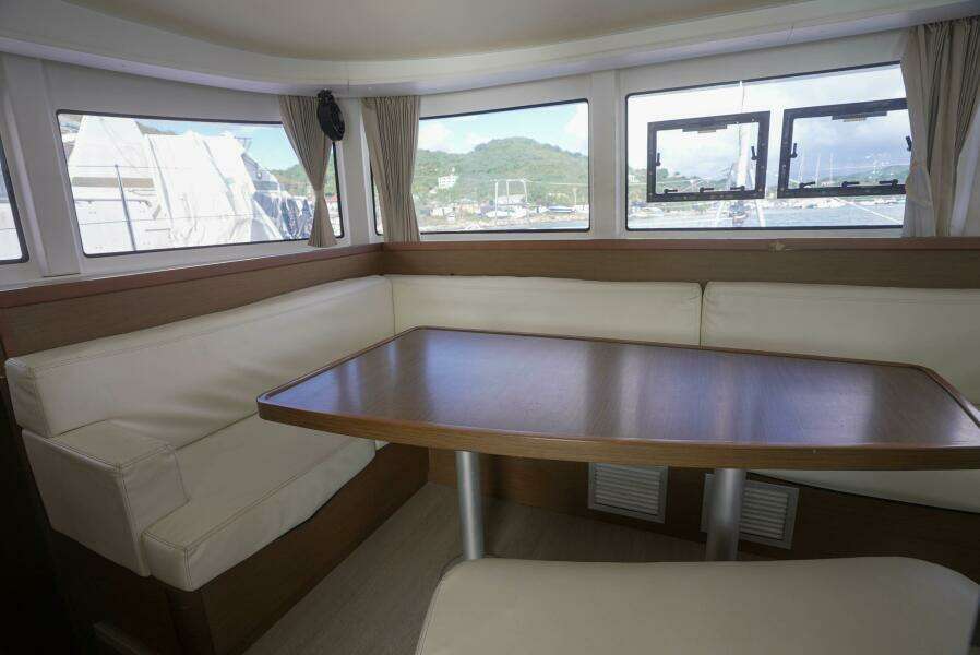 APRES SAIL 42ft Lagoon Yacht For Sale