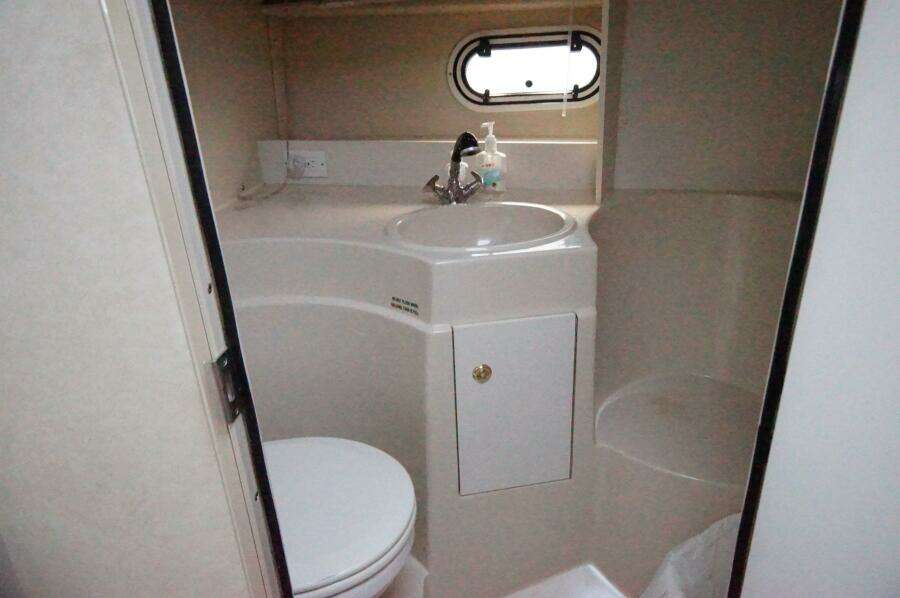 33ft Cruisers Yachts Yacht For Sale