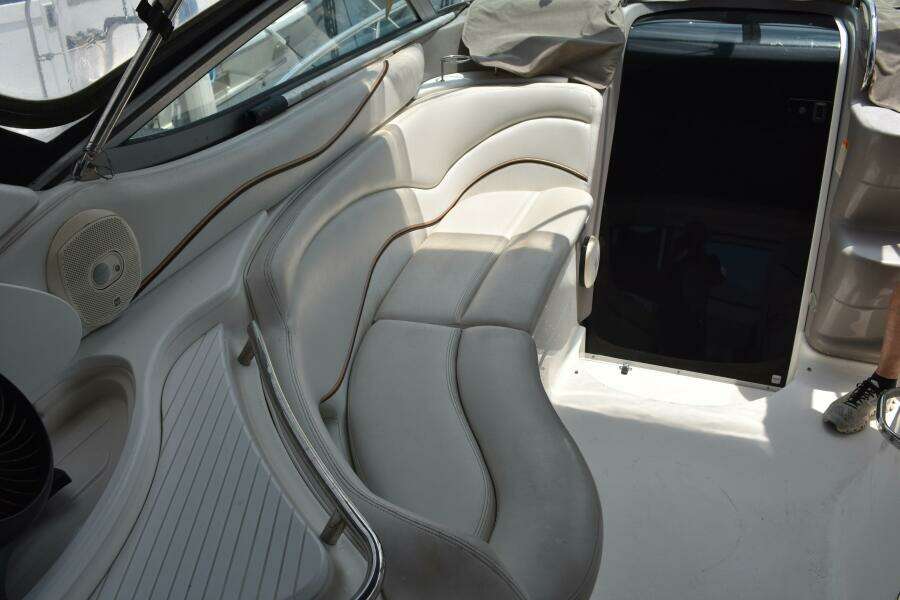 33ft Wellcraft Yacht For Sale