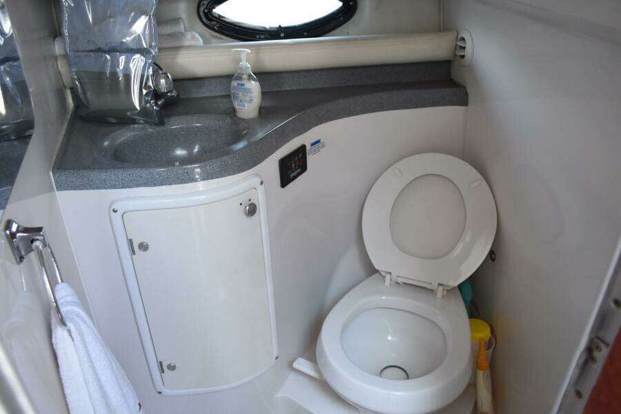 33ft Wellcraft Yacht For Sale
