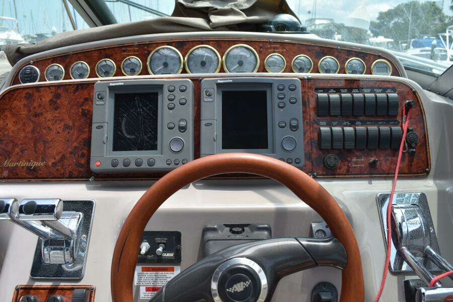 33ft Wellcraft Yacht For Sale