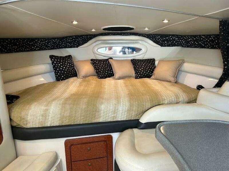 33ft Wellcraft Yacht For Sale