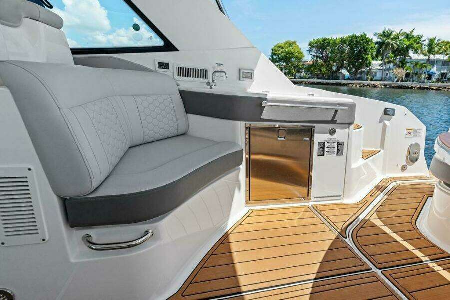 MaxSea  32ft Sea Ray Yacht For Sale