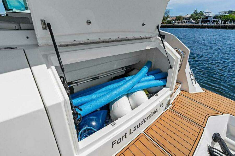 MaxSea  32ft Sea Ray Yacht For Sale