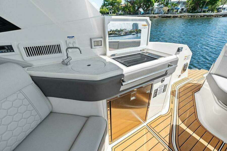 MaxSea  32ft Sea Ray Yacht For Sale