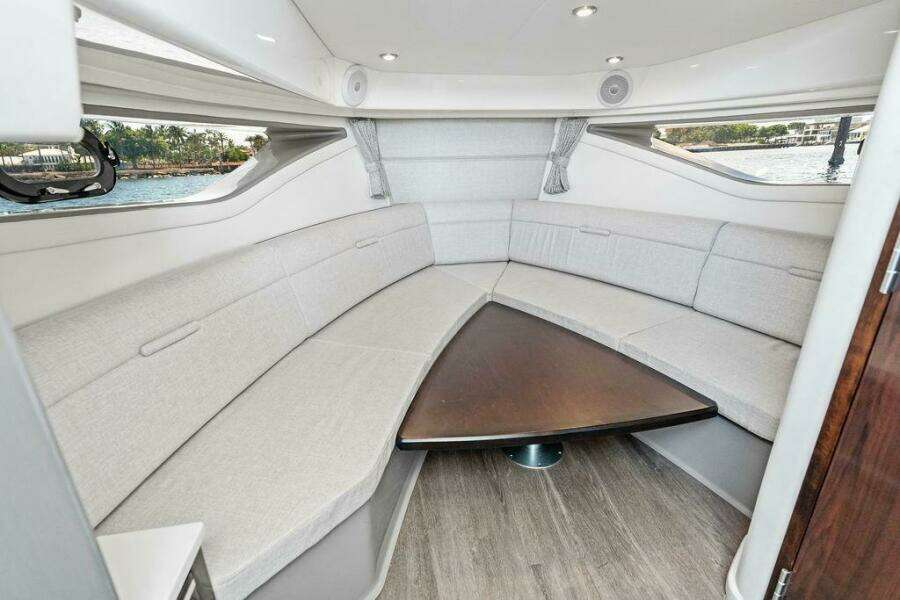 MaxSea  32ft Sea Ray Yacht For Sale