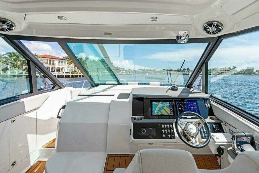 MaxSea  32ft Sea Ray Yacht For Sale