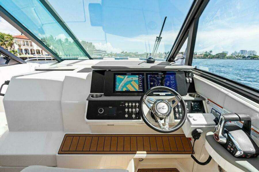 MaxSea  32ft Sea Ray Yacht For Sale