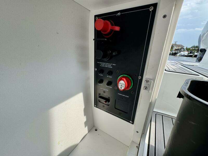 RHYTHMIC KINGS 26ft Monterey Yacht For Sale