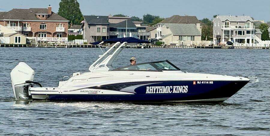 RHYTHMIC KINGS 26ft Monterey Yacht For Sale