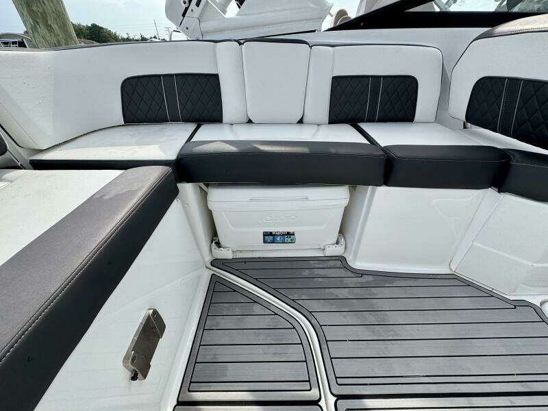RHYTHMIC KINGS 26ft Monterey Yacht For Sale