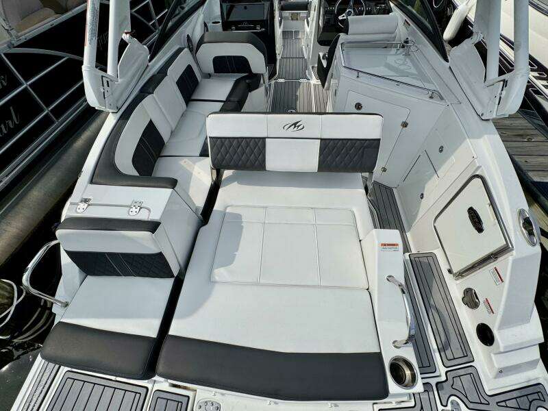 RHYTHMIC KINGS 26ft Monterey Yacht For Sale