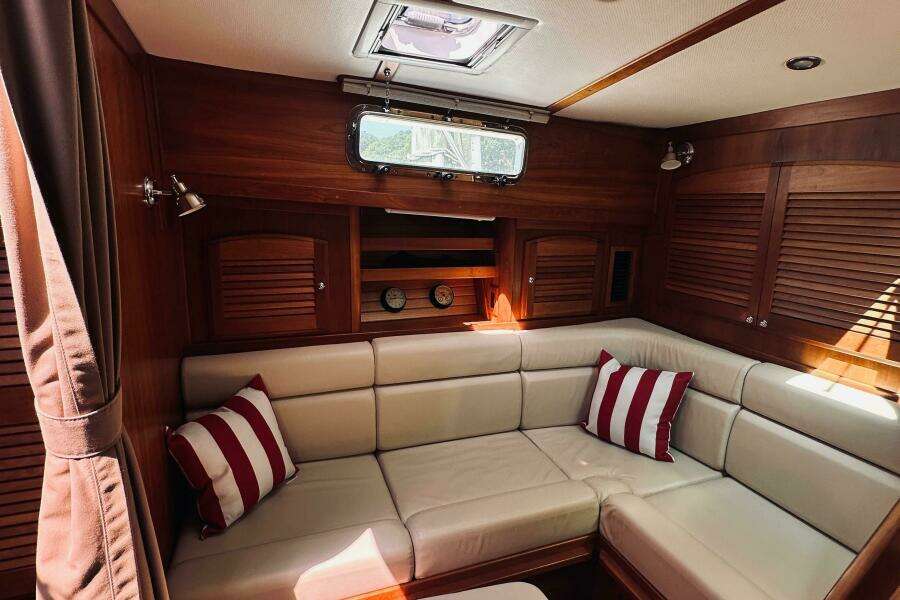 34ft Sabreline Yacht For Sale