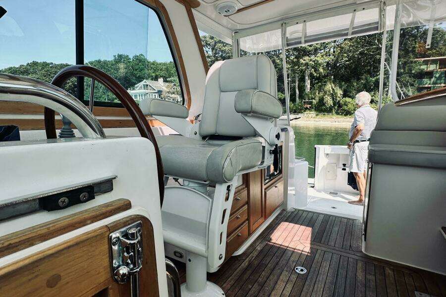 34ft Sabreline Yacht For Sale