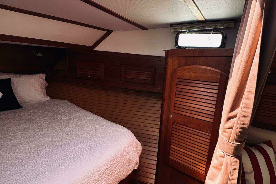 34ft Sabreline Yacht For Sale