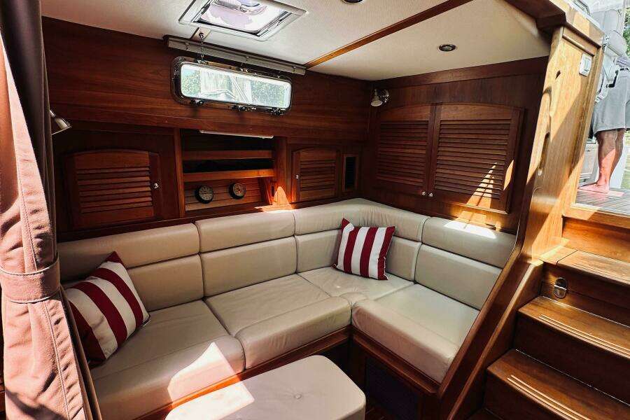 34ft Sabreline Yacht For Sale