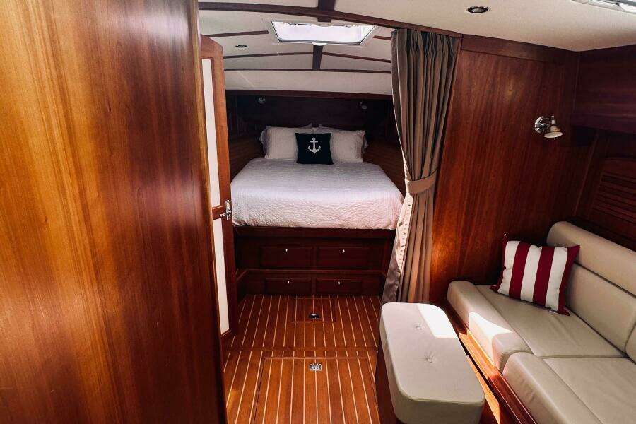 34ft Sabreline Yacht For Sale