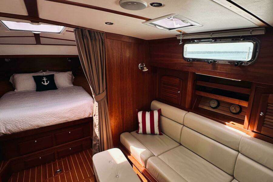 34ft Sabreline Yacht For Sale