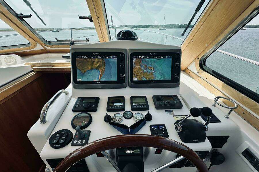 34ft Sabreline Yacht For Sale