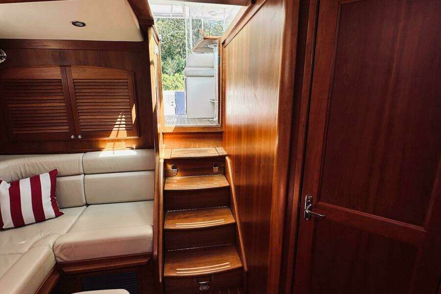 34ft Sabreline Yacht For Sale