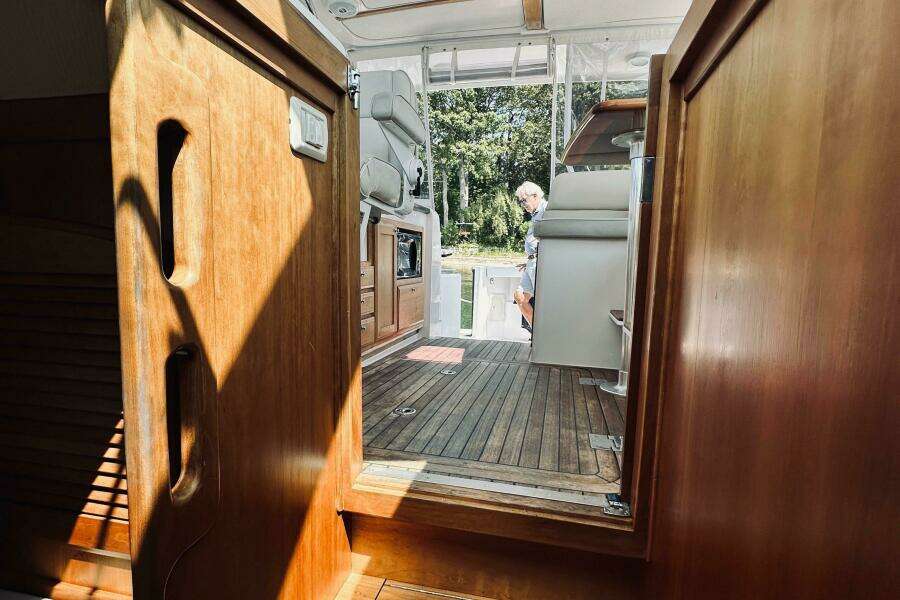 34ft Sabreline Yacht For Sale