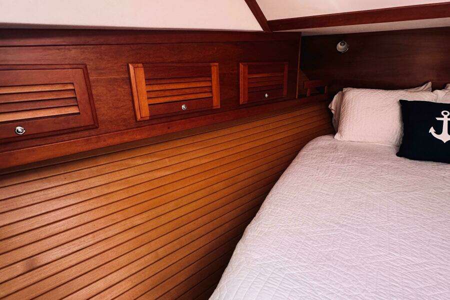 34ft Sabreline Yacht For Sale